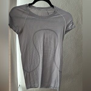 Lululemon xs 2 shirt black and white